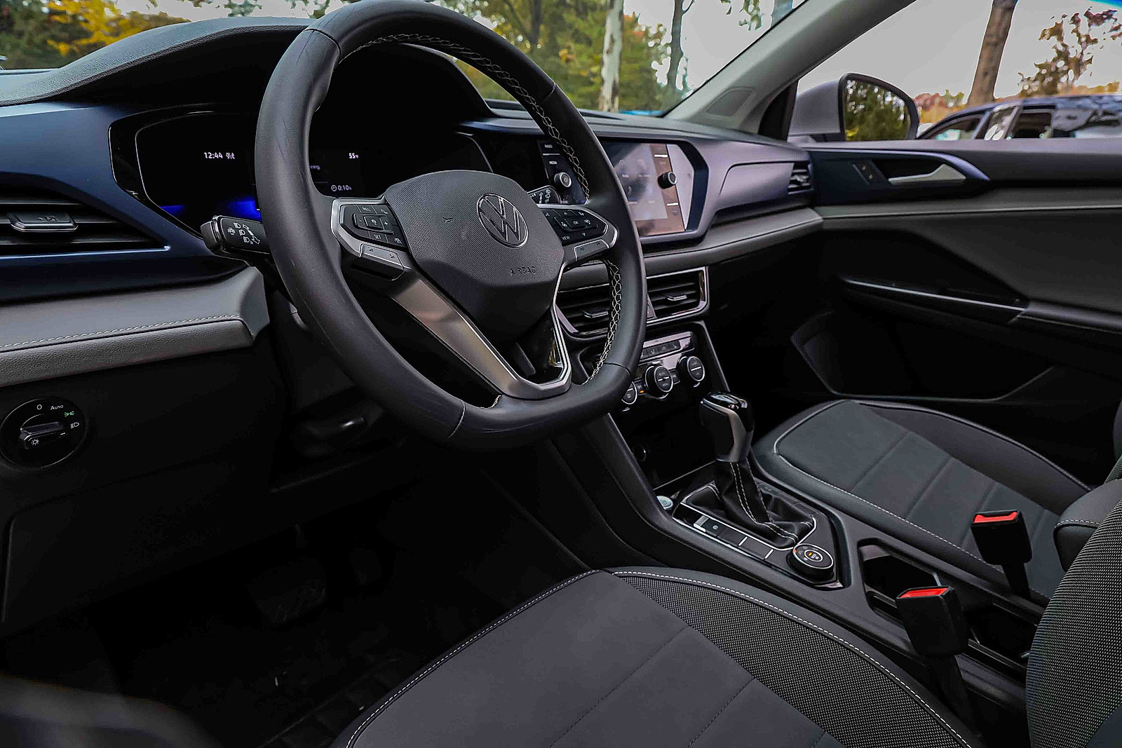 Used 2024 Volkswagen Taos SE image 7