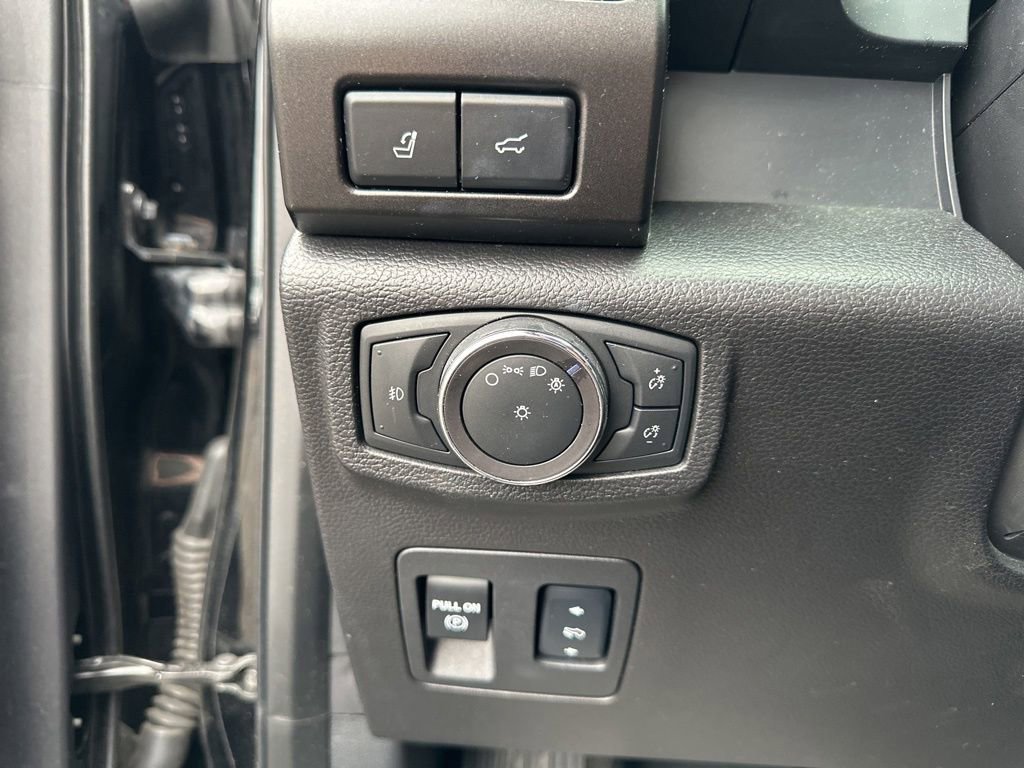 Used 2018 Ford Expedition Limited image 19