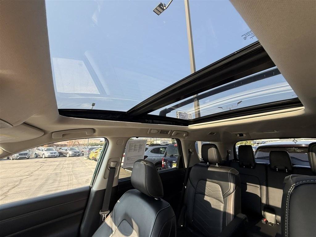 Used 2023 Nissan Pathfinder Platinum AWD/4WD image 42