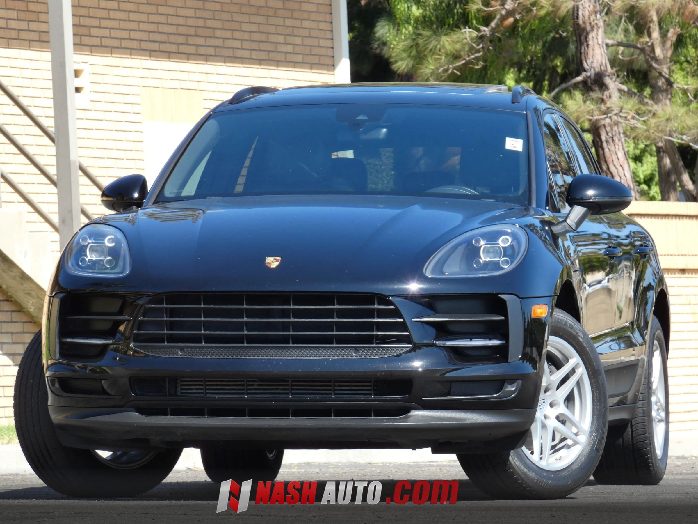 Used 2020 Porsche Macan AWD/4WD image 2