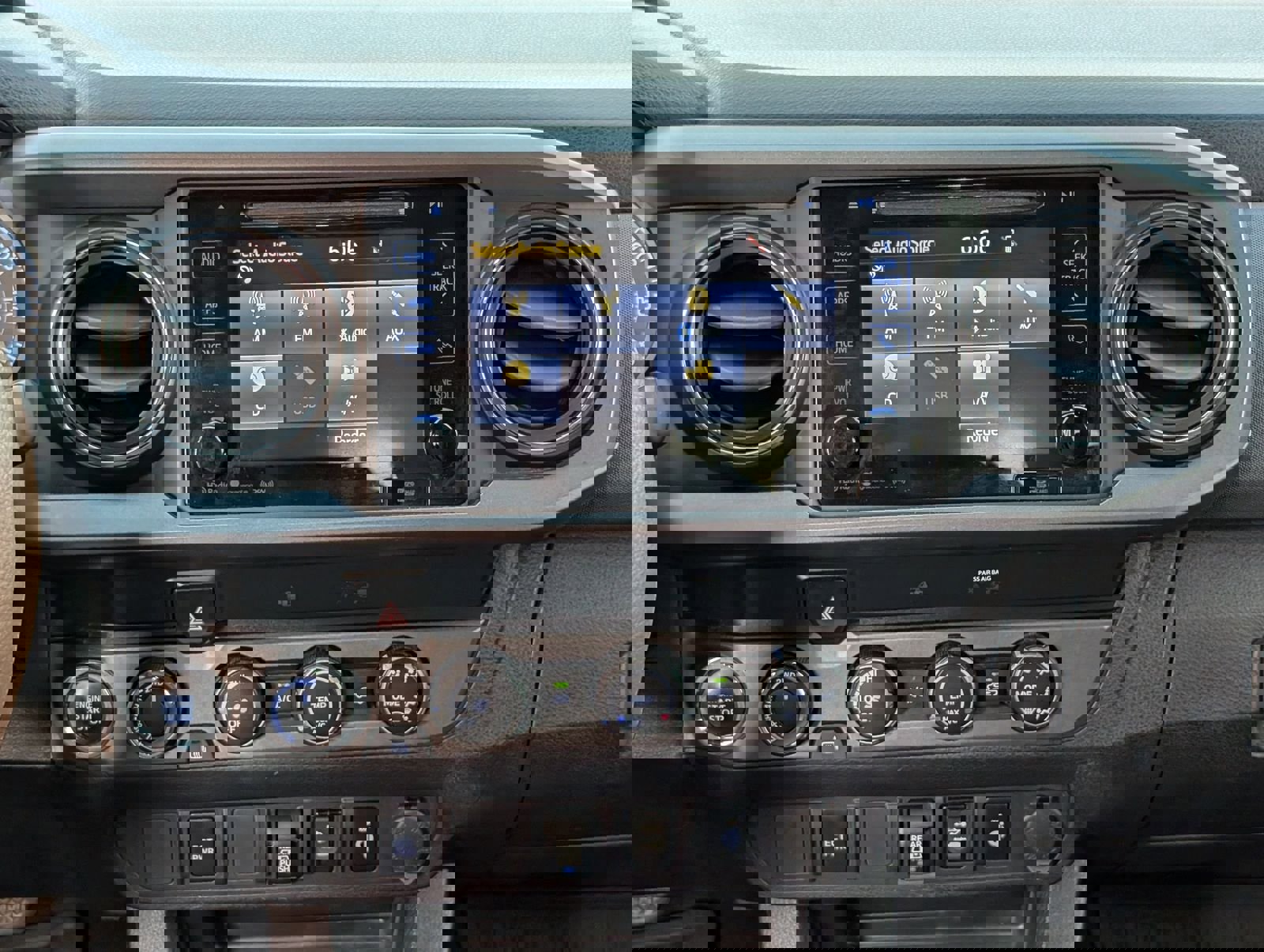 Used 2019 Toyota Tacoma TRD Sport AWD/4WD image 14