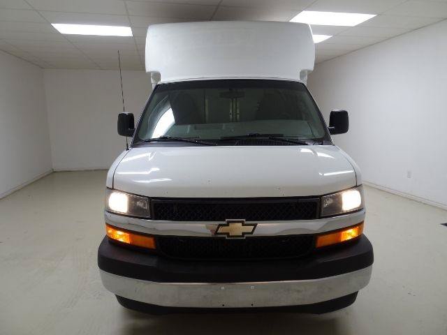Used 2017 Chevrolet Express 3500 RWD image 2