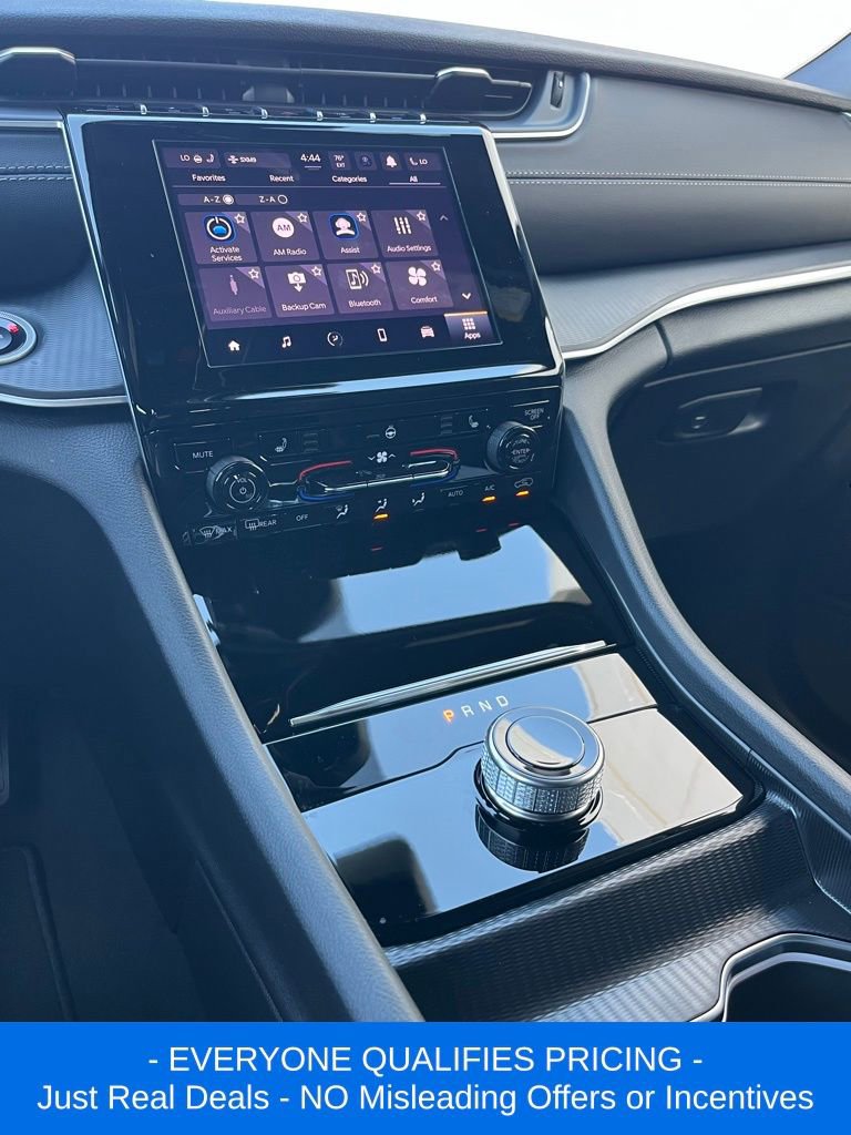 New 2025 Jeep Grand Cherokee L Laredo image 15