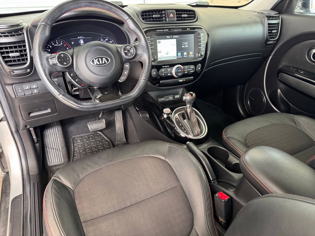 Used 2017 Kia Soul ! w/ Tech Package FWD image 2