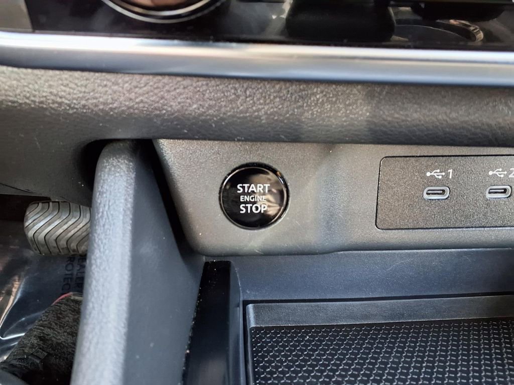 Used 2024 Nissan Rogue S image 8