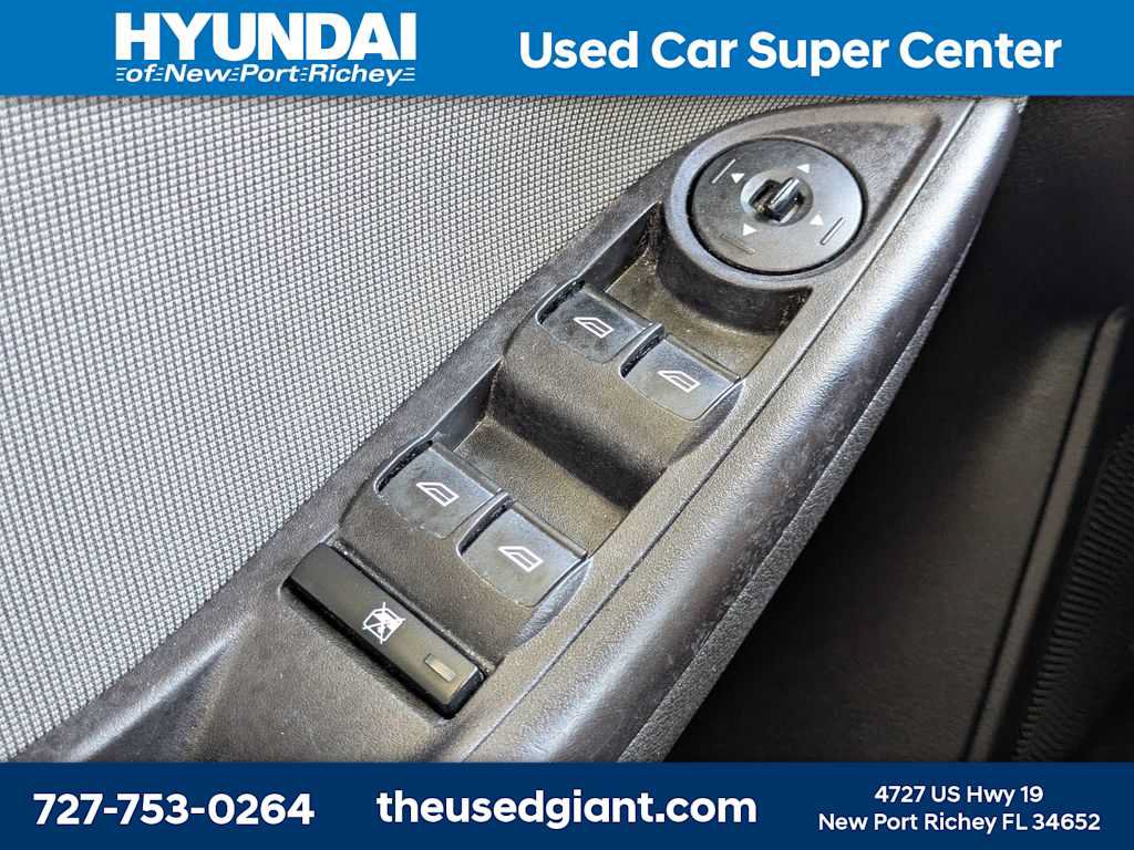 Used 2014 Ford Focus SE FWD image 25