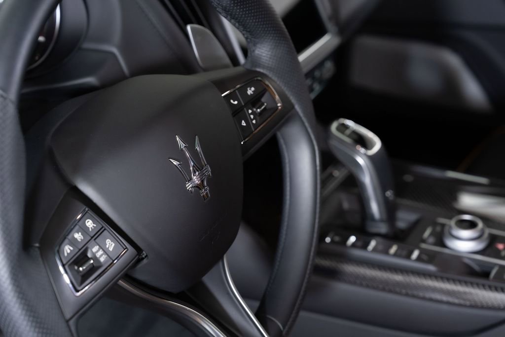 Used 2024 Maserati Levante Trofeo image 21