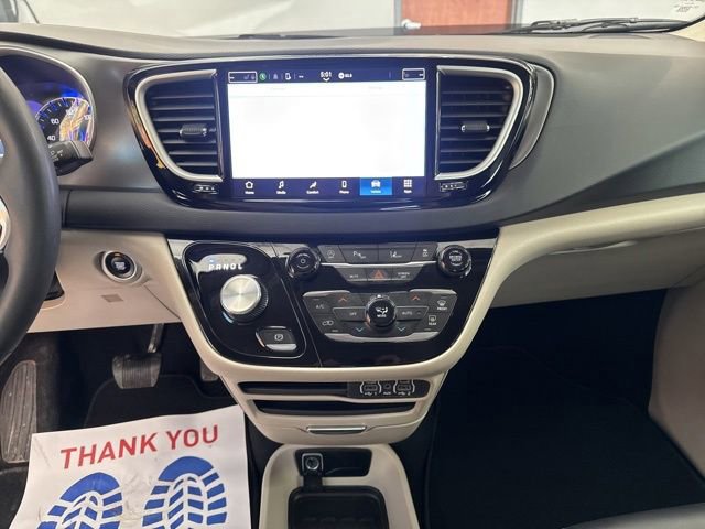 Used 2023 Chrysler Pacifica Touring-L FWD image 29