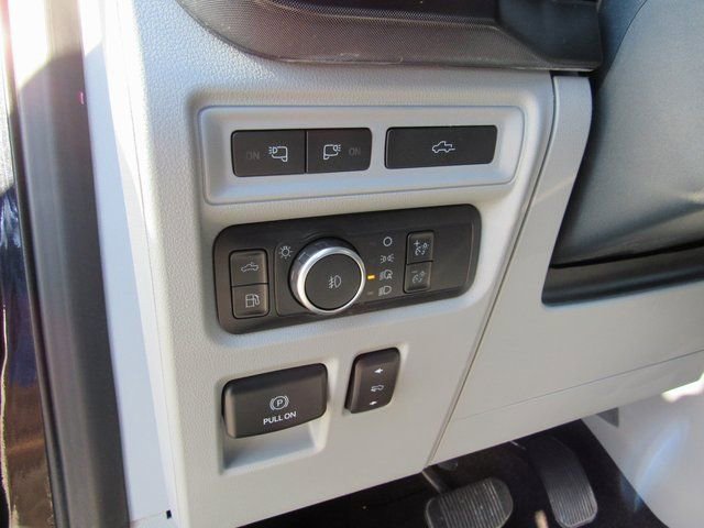 Used 2022 Ford F150 Limited image 14