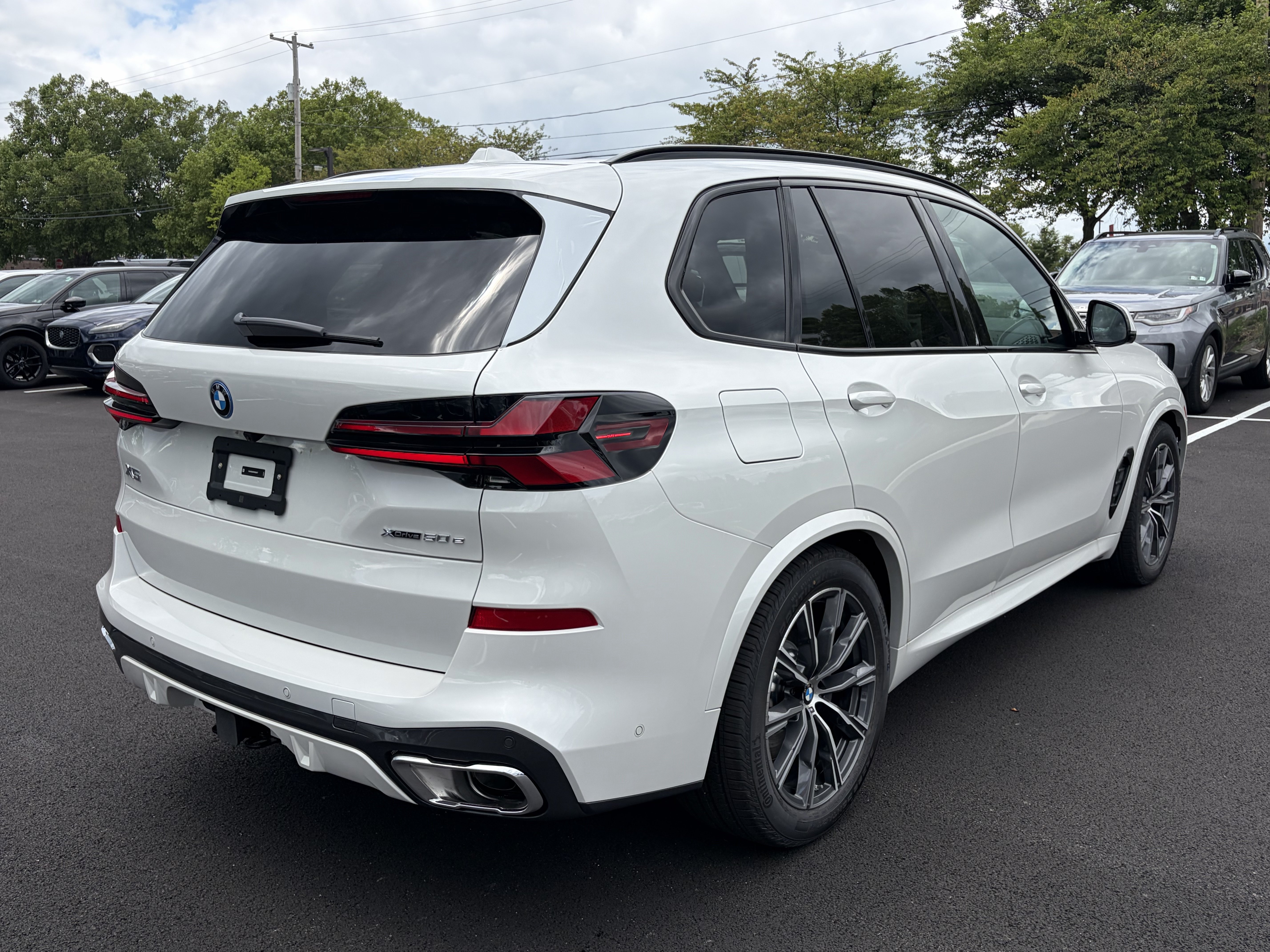 New 2026 BMW X5 xDrive50e w/ M Sport Package AWD/4WD image 6