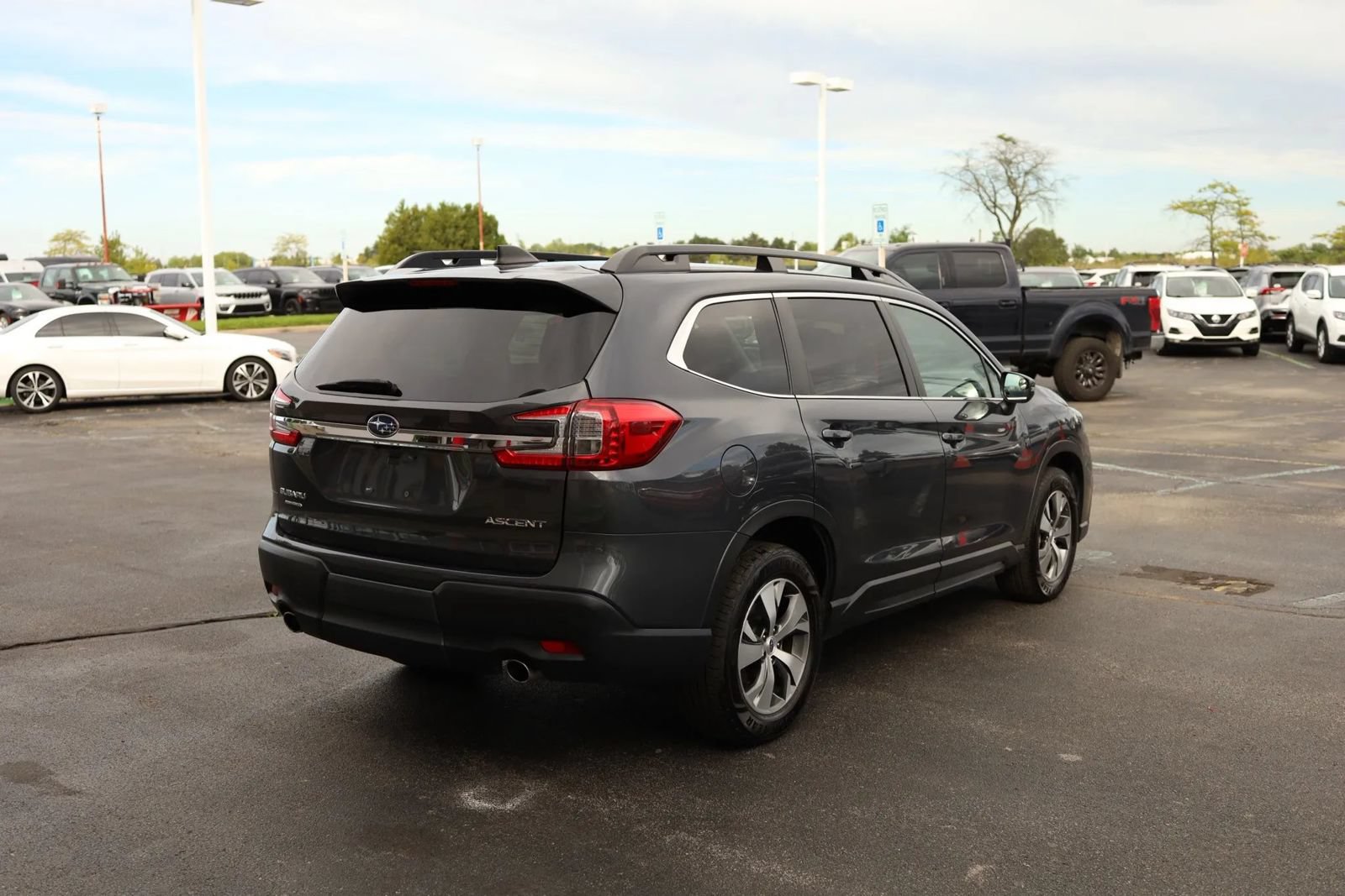 Used 2023 Subaru Ascent Premium AWD/4WD image 5