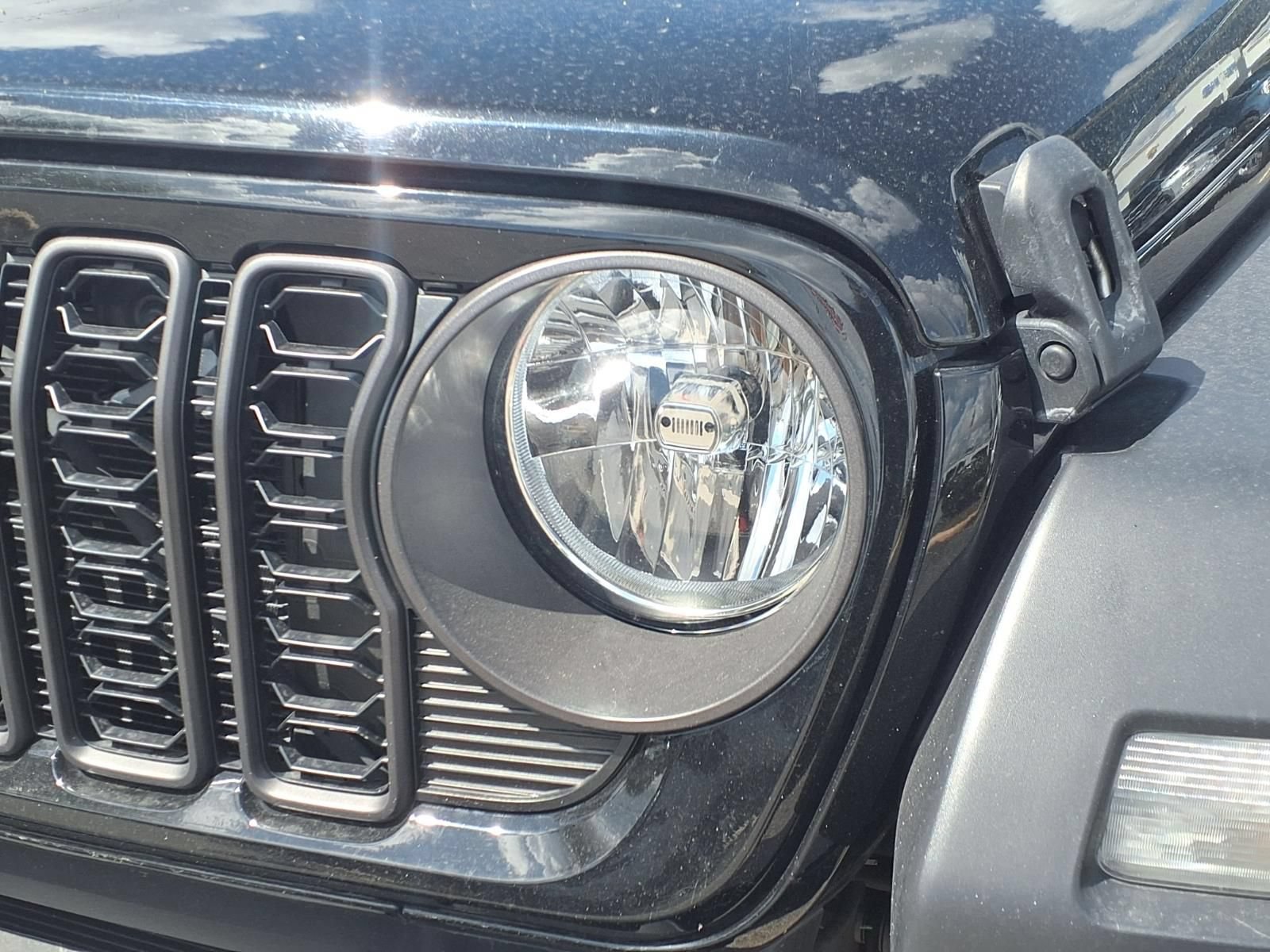 Used 2024 Jeep Gladiator Sport AWD/4WD image 27