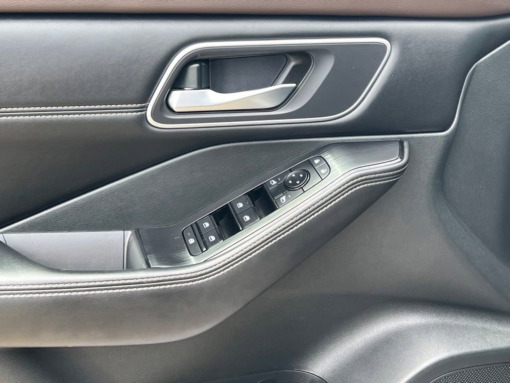 Certified 2022 Nissan Rogue SV w/ SV Premium Package image 15