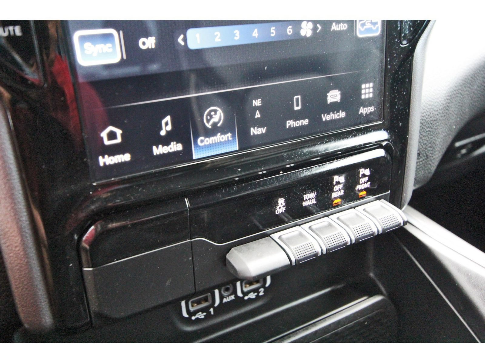 Used 2024 RAM 1500 Laramie AWD/4WD image 25