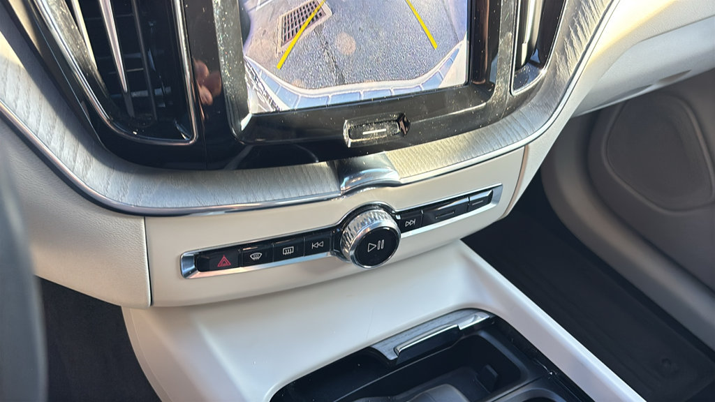 Certified 2024 Volvo XC60 B5 Plus w/ Protection Package Premier AWD/4WD image 22