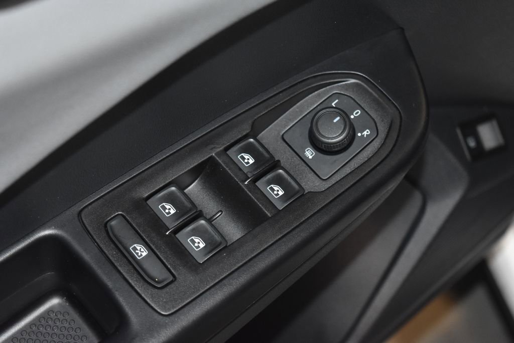 Certified 2023 Volkswagen Taos SE image 5