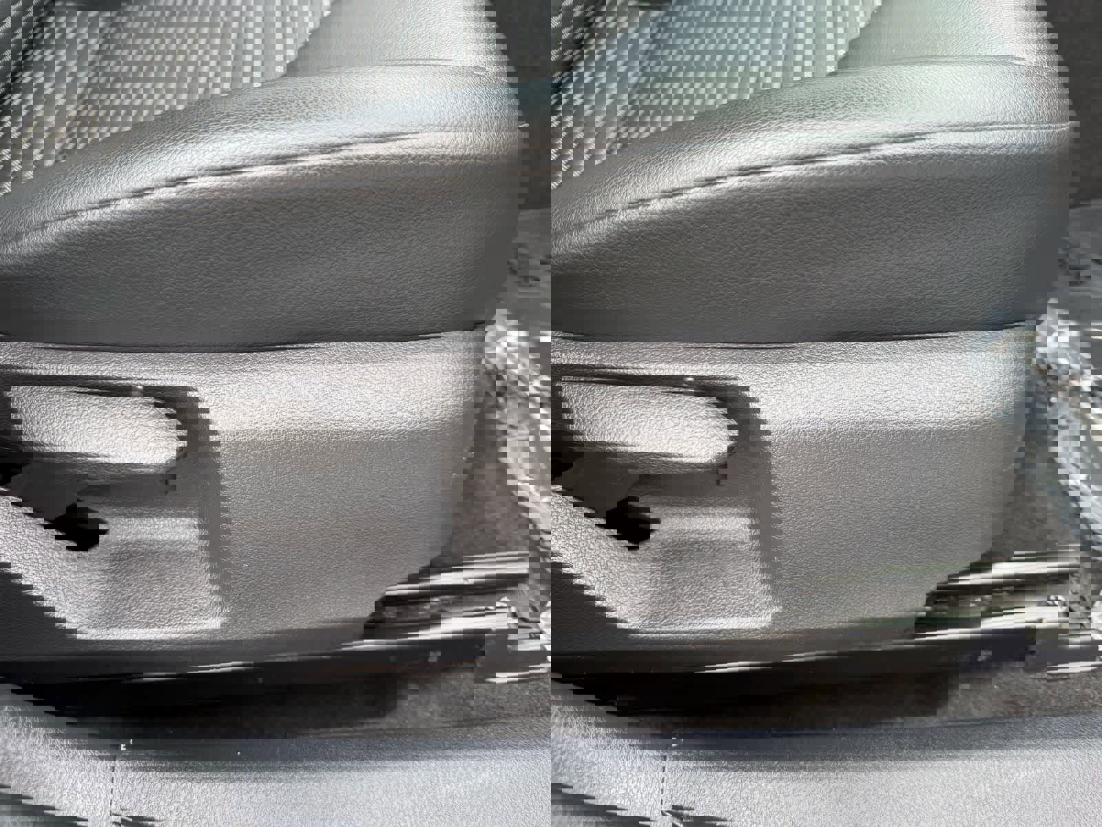 Used 2021 Toyota Camry SE w/ Carpet Mat Package (TMS) image 13