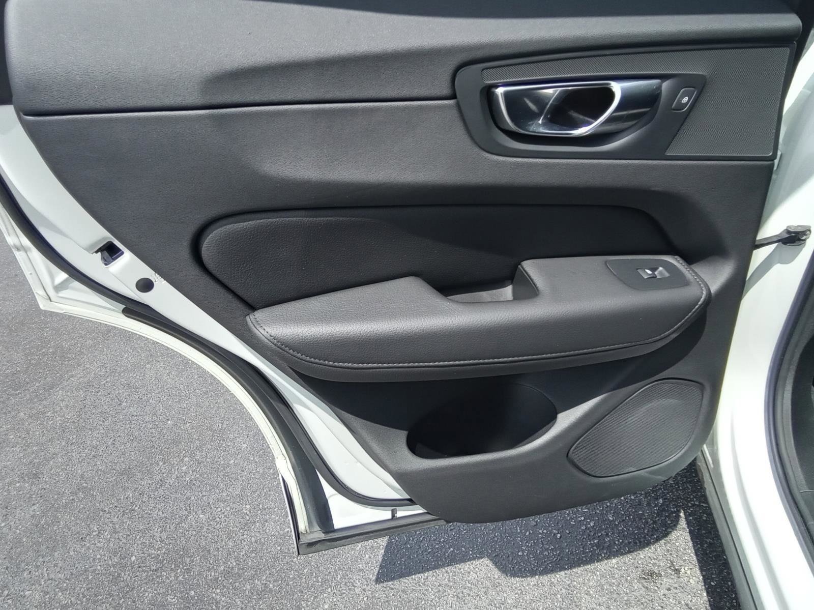 Used 2021 Volvo XC60 T5 Momentum w/ Protection Package Premier image 20