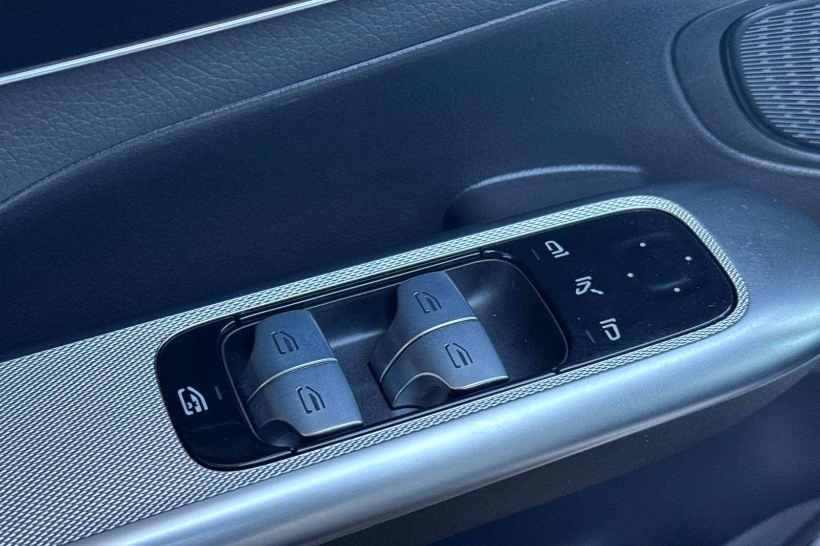 Certified 2025 Mercedes-Benz GLC 350e 4MATIC image 14