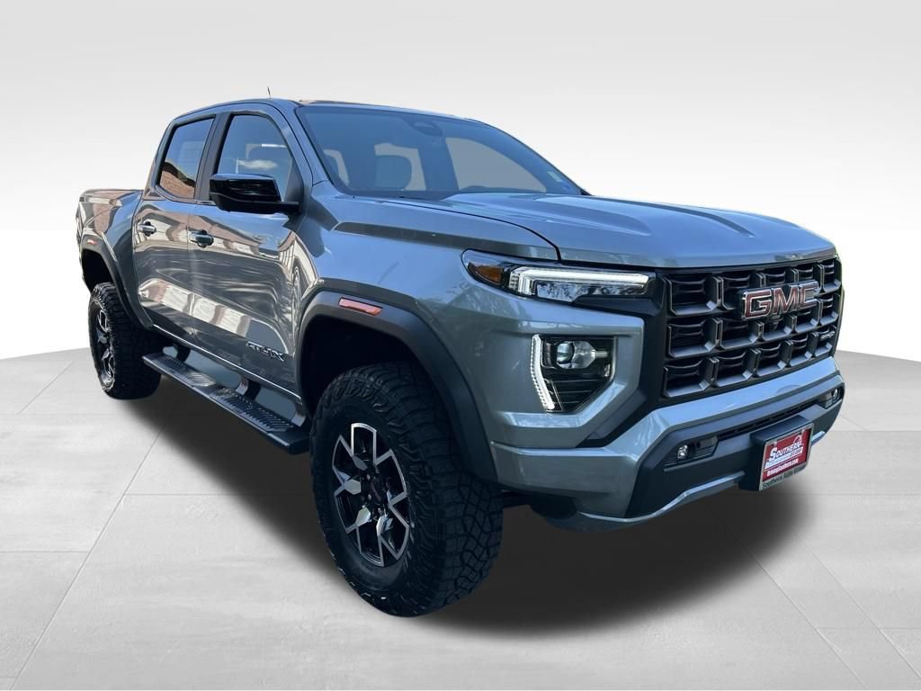 Used 2025 GMC Canyon AT4 w/ AT4X Package AWD/4WD image 8