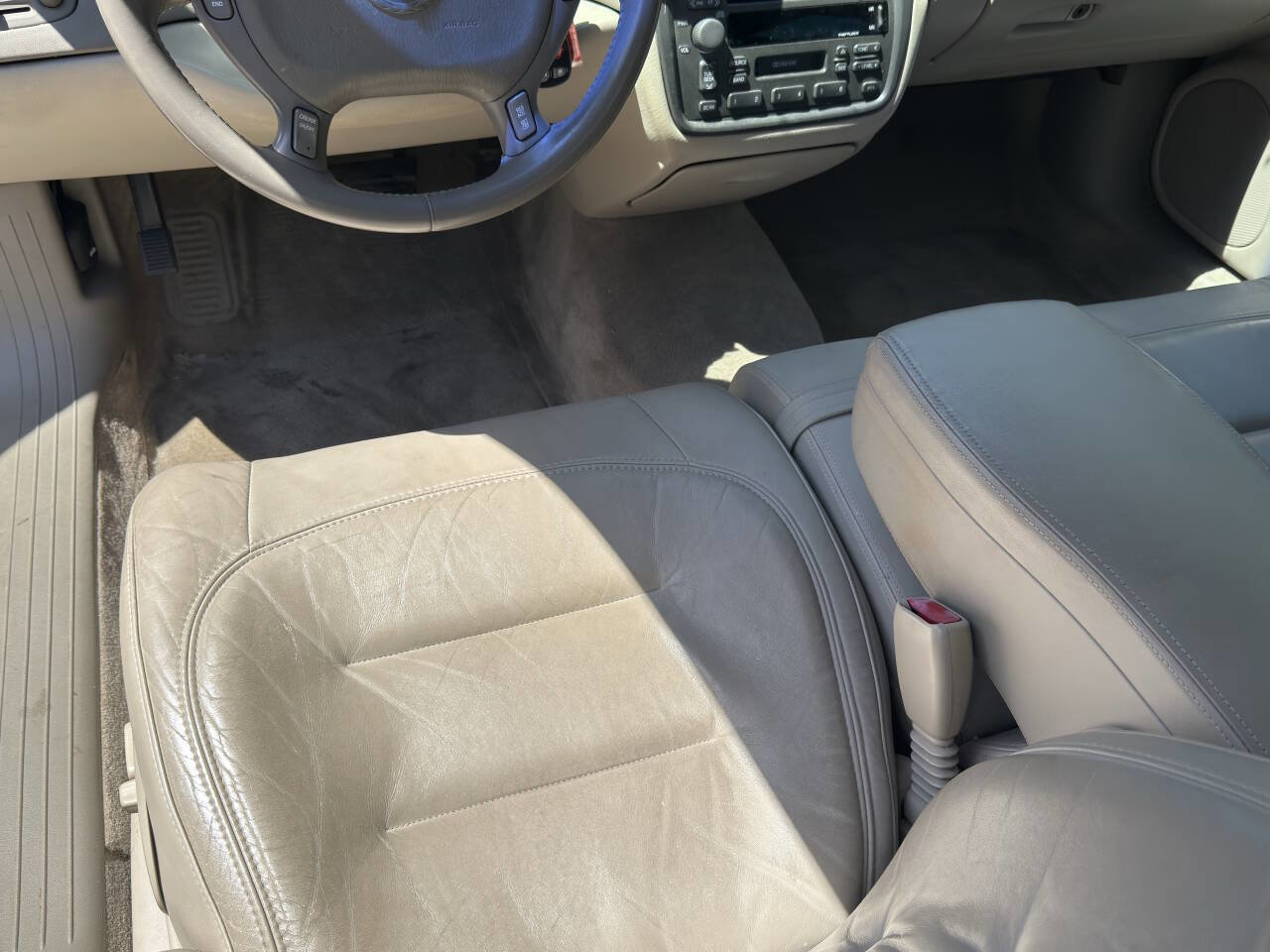 Used 2003 Cadillac De Ville w/ Comfort & Convenience Package FWD image 32