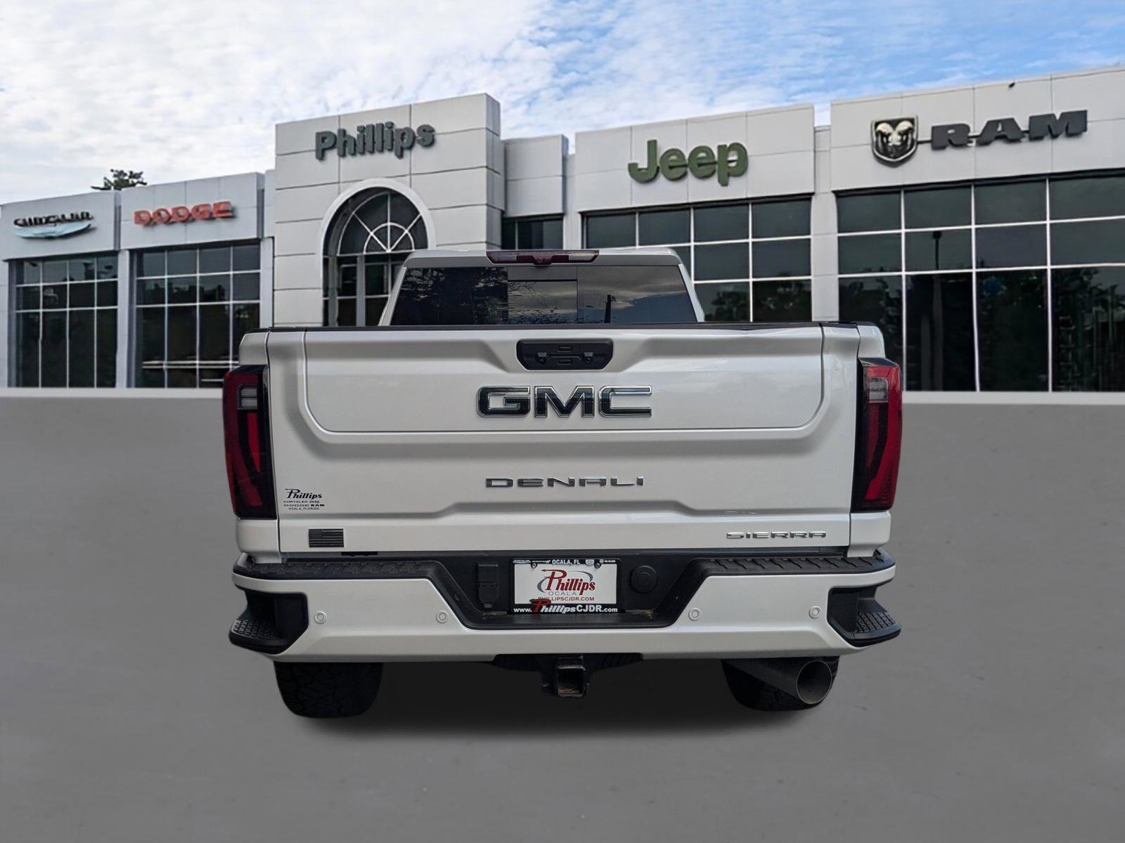 Used 2025 GMC Sierra 2500 Denali Ultimate image 4