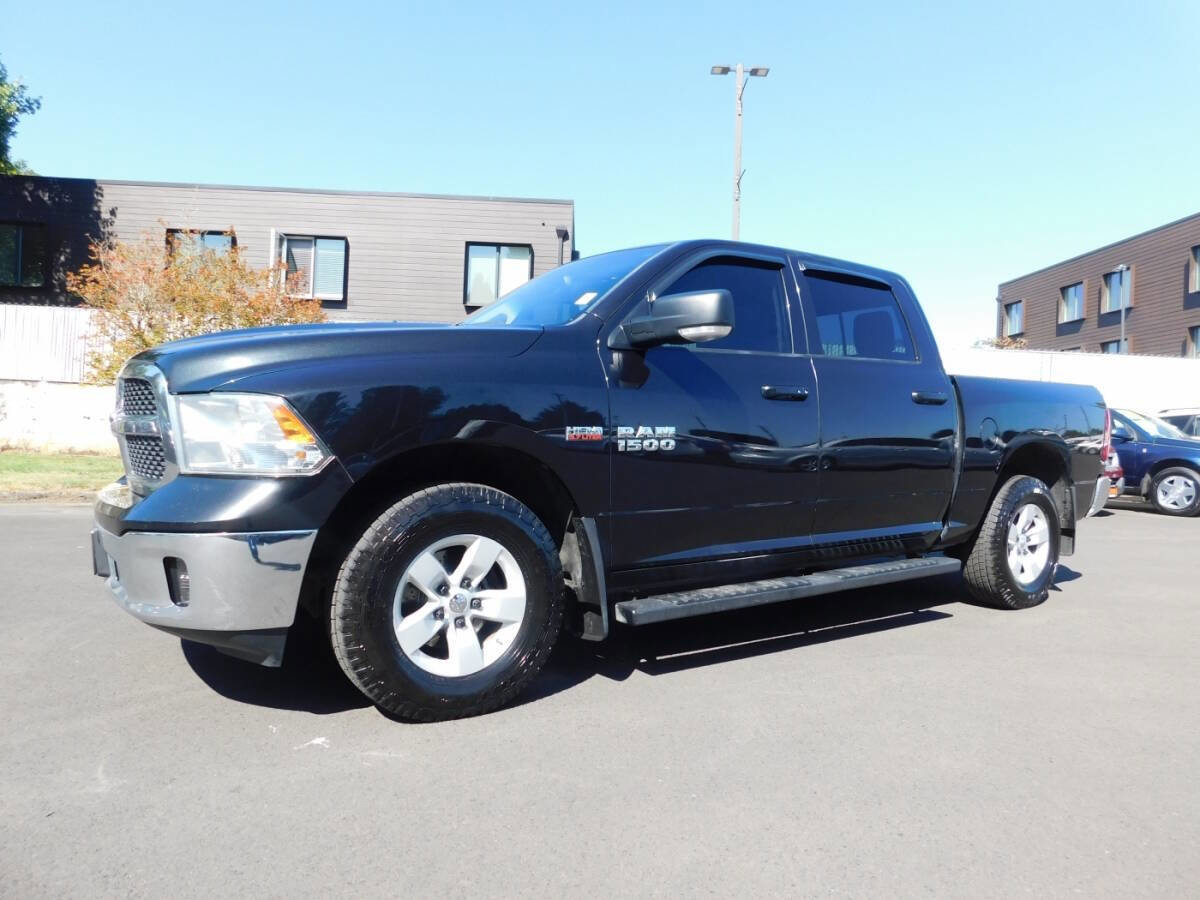 Used 2016 RAM 1500 Classic SLT w/ Luxury Group image 4