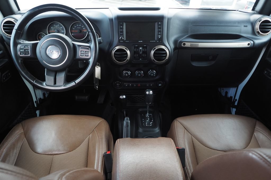 Used 2017 Jeep Wrangler Unlimited Sahara AWD/4WD image 16