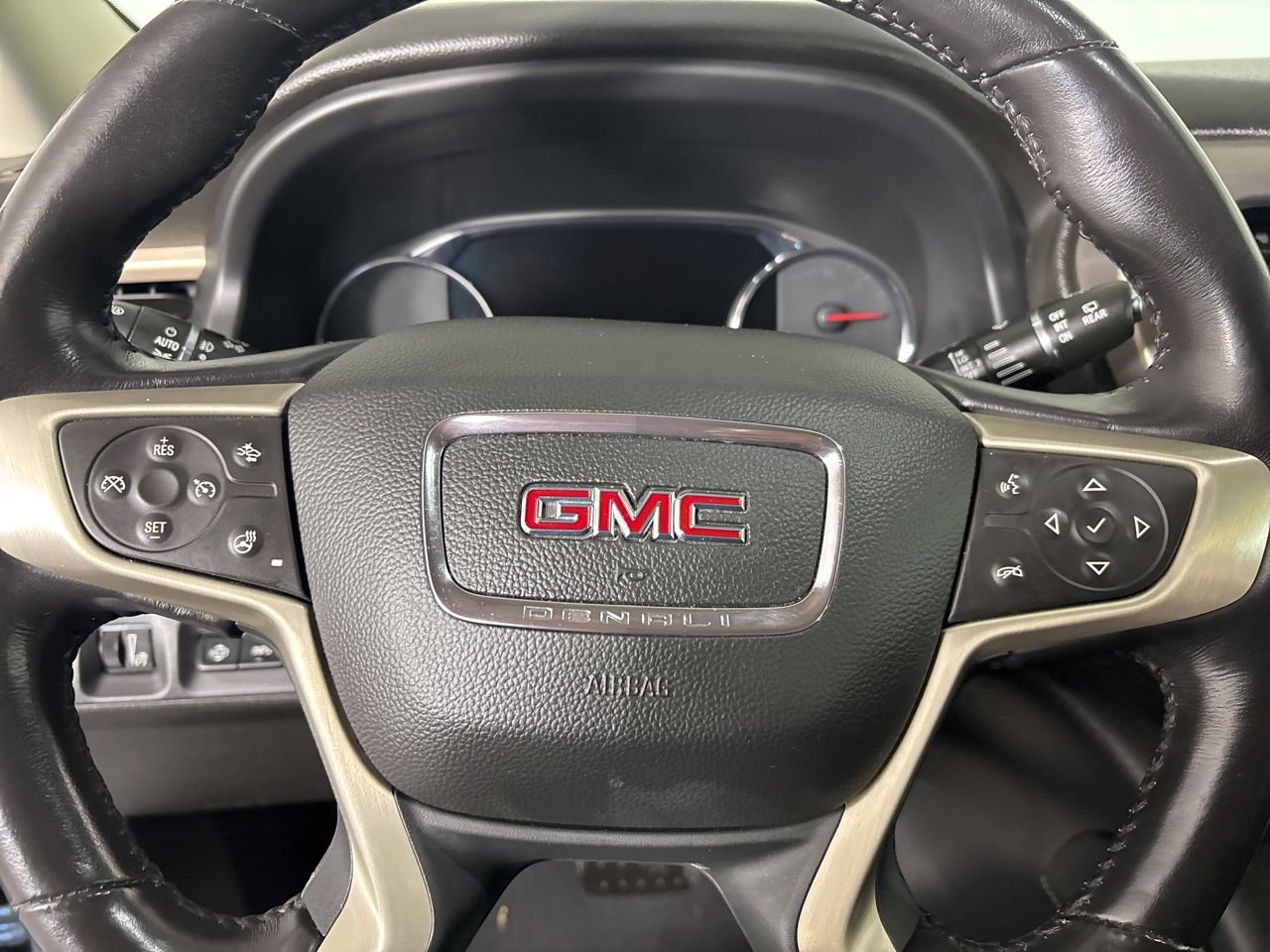 Used 2022 GMC Acadia Denali w/ Denali Ultimate Package image 13