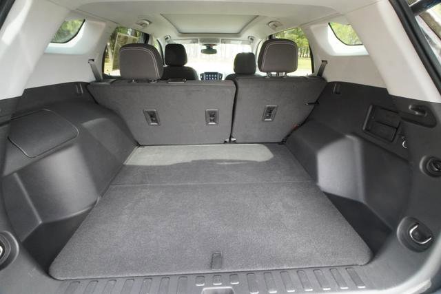 Used 2023 GMC Terrain SLE w/ Driver Convenience Package FWD image 32