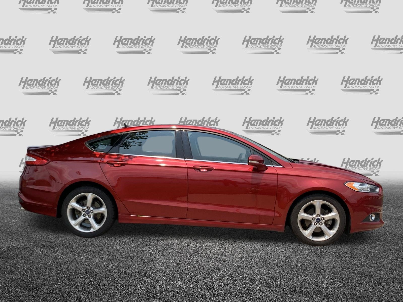 Used 2016 Ford Fusion SE FWD image 11