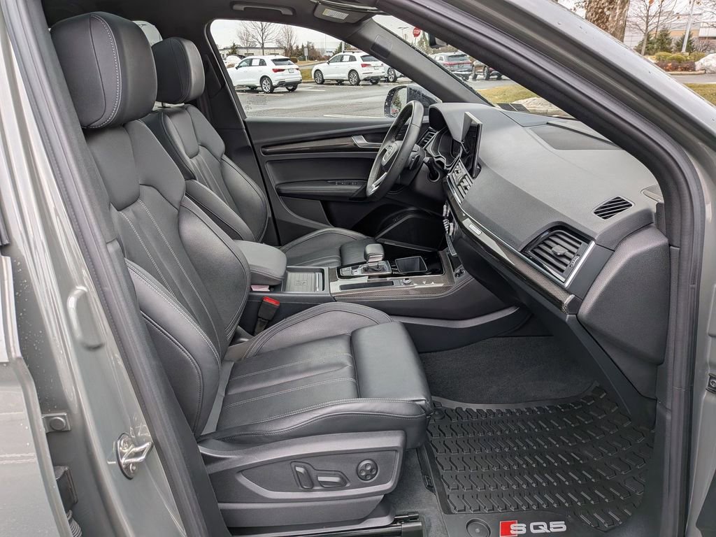 Used 2024 Audi SQ5 Prestige w/ Prestige Package image 27