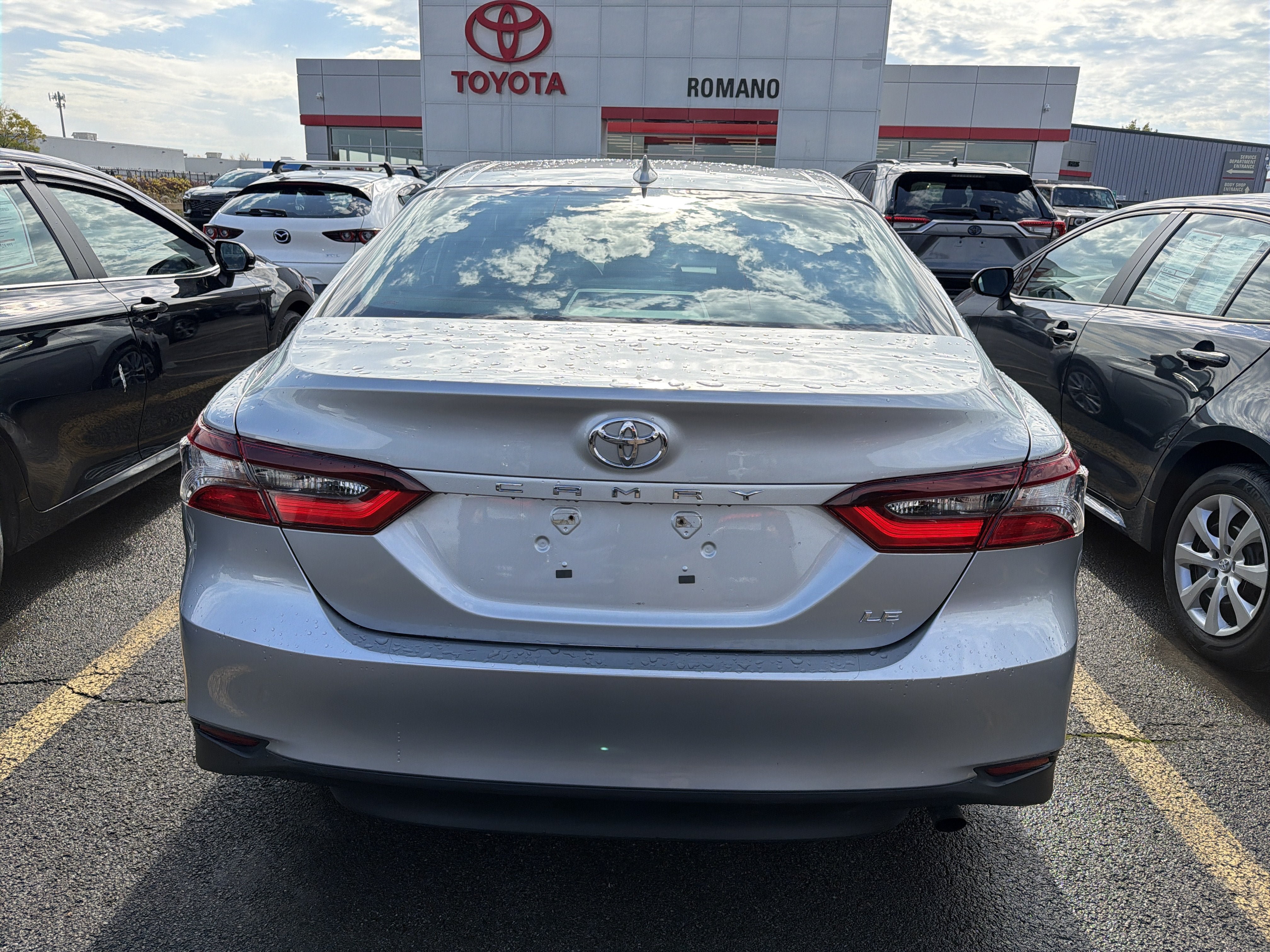 Used 2022 Toyota Camry LE w/ Carpet Mat Package (TMS) FWD image 6