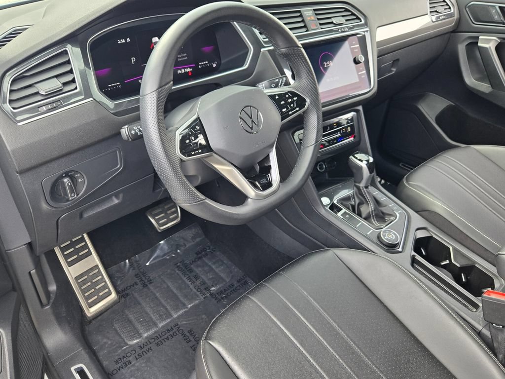 Certified 2024 Volkswagen Tiguan SE R-Line AWD/4WD image 10