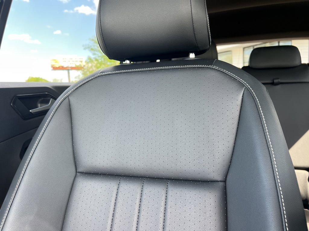 Certified 2024 Volkswagen Tiguan SE R-Line FWD image 22