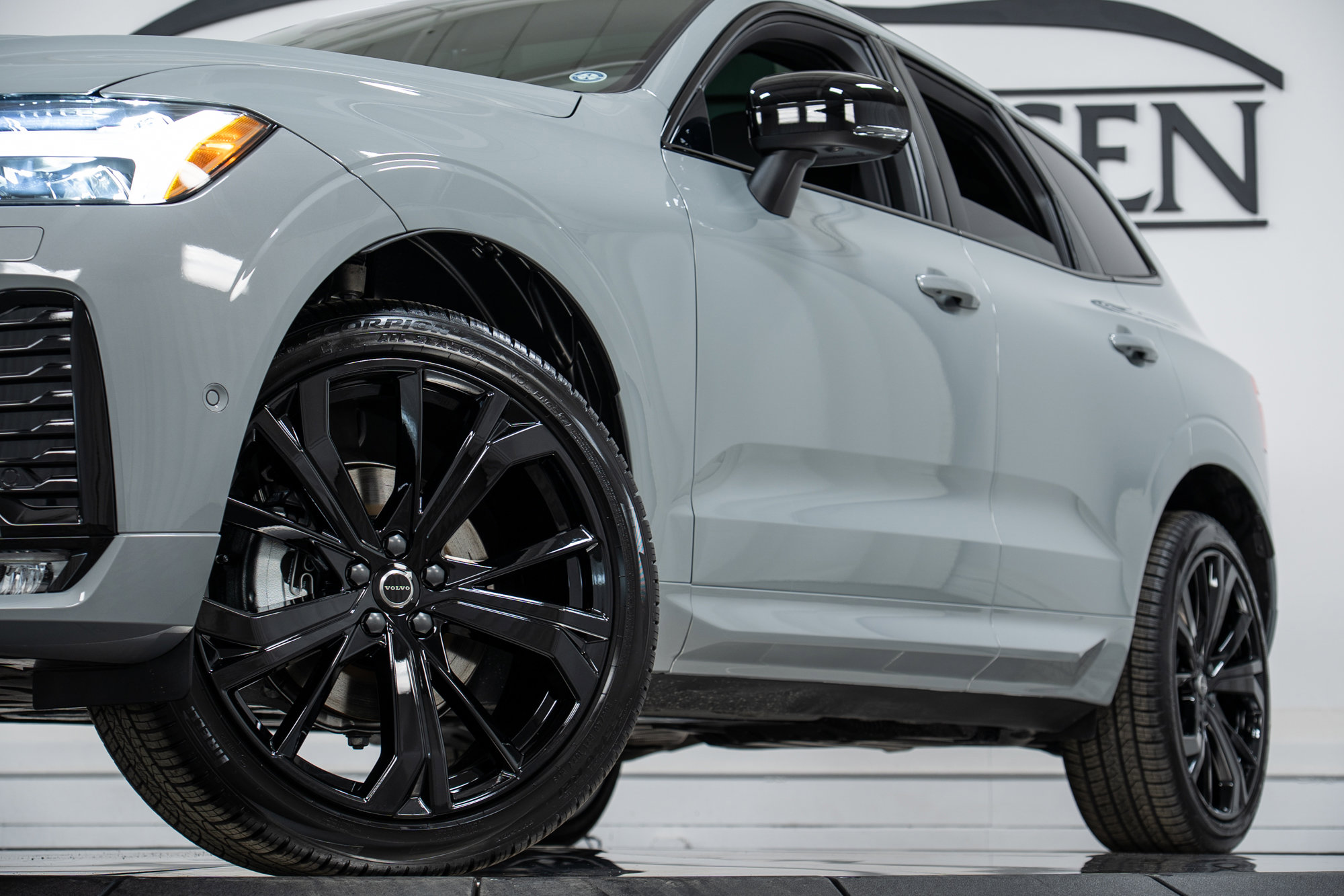 New 2026 Volvo XC60 B5 Ultra w/ Climate Package image 27