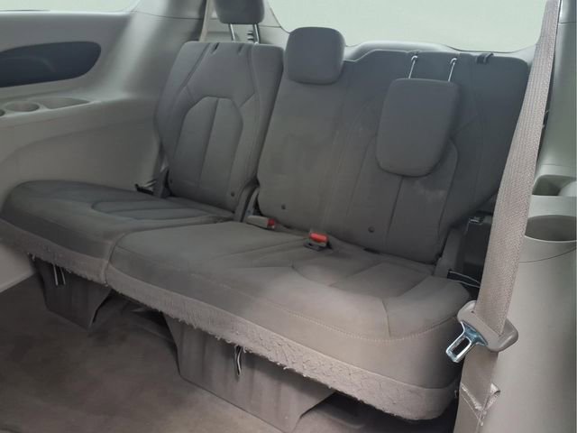 Used 2017 Chrysler Pacifica Touring w/ Tire & Wheel Group FWD image 24