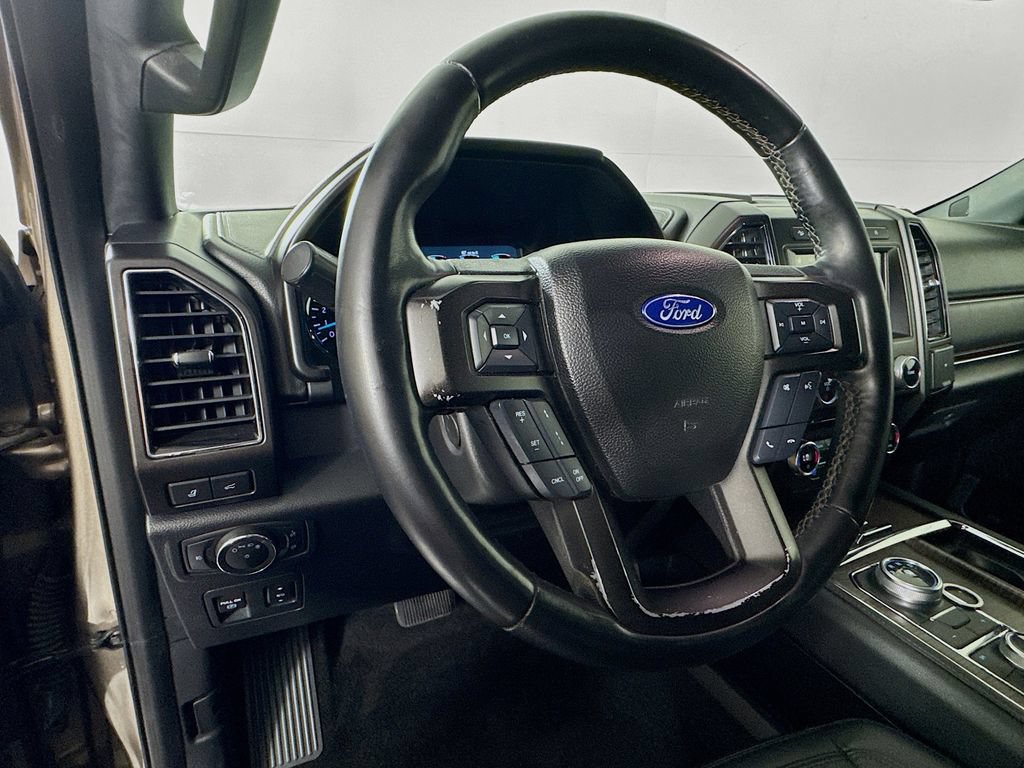 Used 2018 Ford Expedition Limited w/ Equipment Group 301A AWD/4WD image 12
