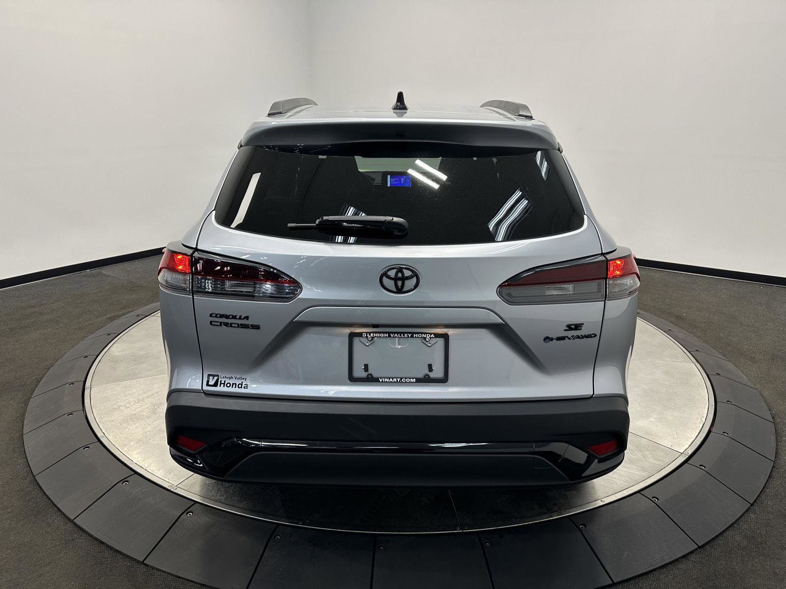 Used 2026 Toyota Corolla Cross AWD Hybrid w/ Moonroof Package image 6