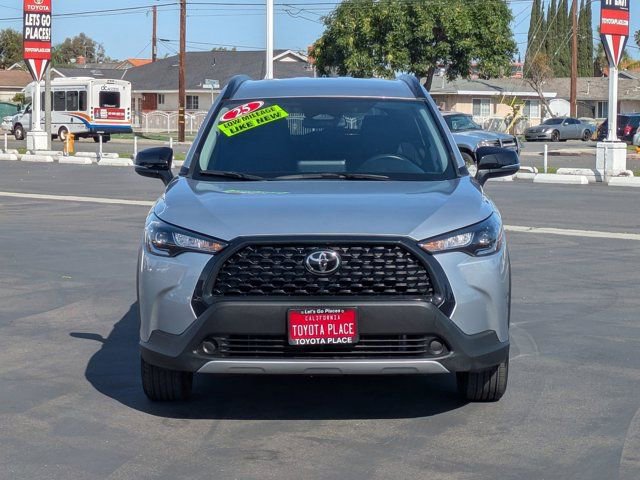 Used 2025 Toyota Corolla Cross LE image 2