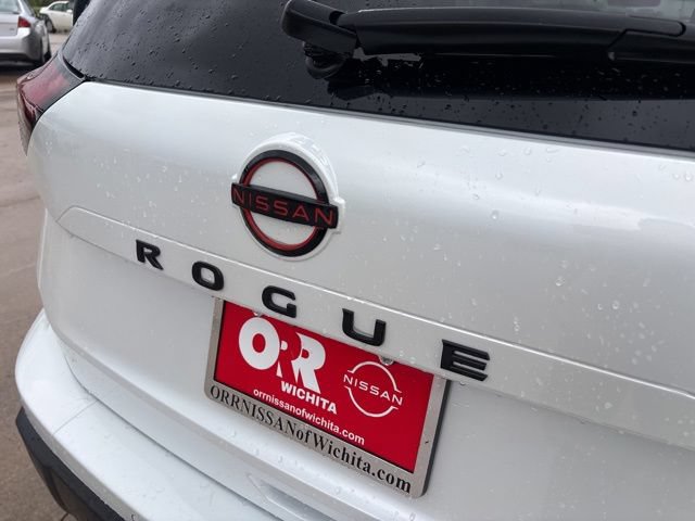 Used 2025 Nissan Rogue SV AWD/4WD image 11