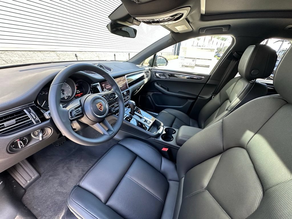 Certified 2026 Porsche Macan S AWD/4WD image 4