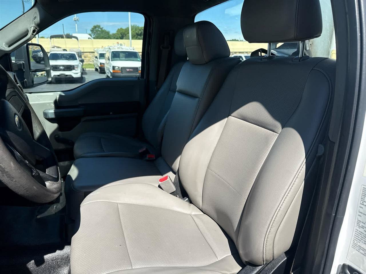 Used 2017 Ford F550 2WD Regular Cab Super Duty image 13