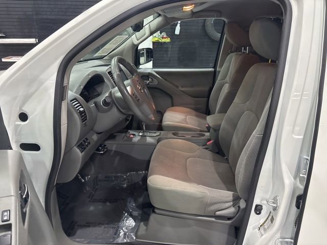 Used 2021 Nissan Frontier SV w/ Midnight Edition Floor Mats image 10