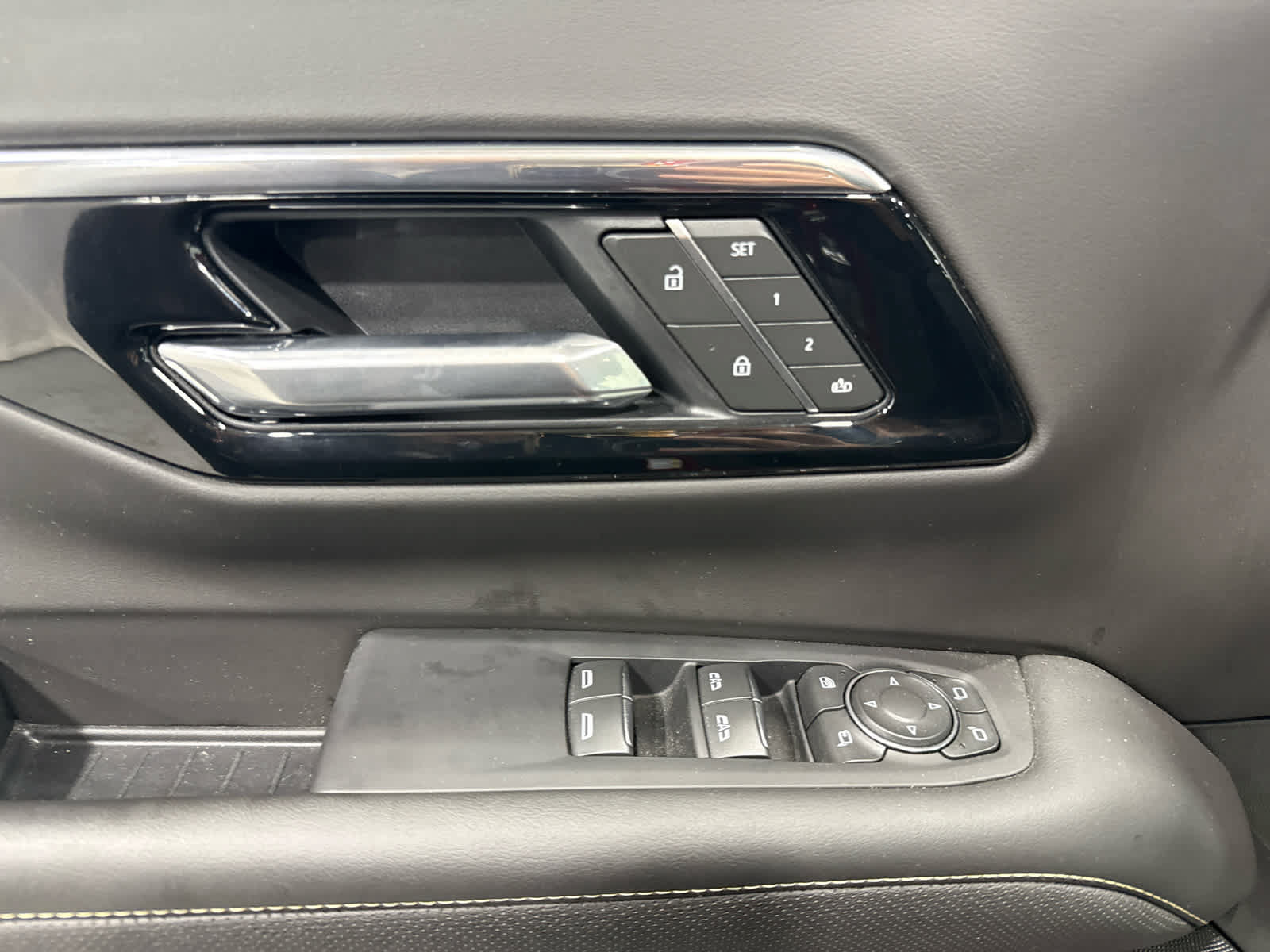 Certified 2025 Chevrolet Suburban Premier AWD/4WD image 18