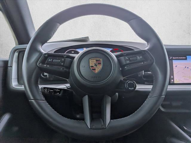 Used 2025 Porsche Cayenne image 16