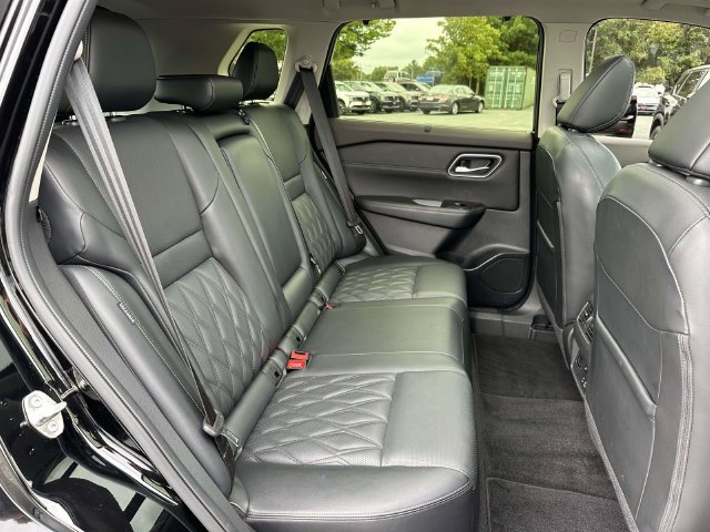 Used 2023 Nissan Rogue Platinum w/ Platinum Premium Package AWD/4WD image 12