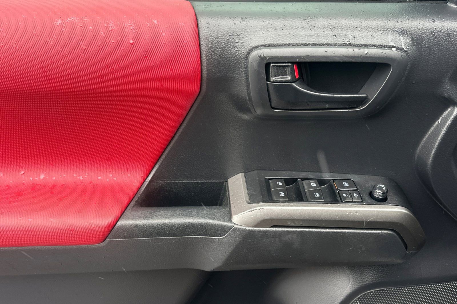 Used 2022 Toyota Tacoma SR5 w/ Technology Package image 11