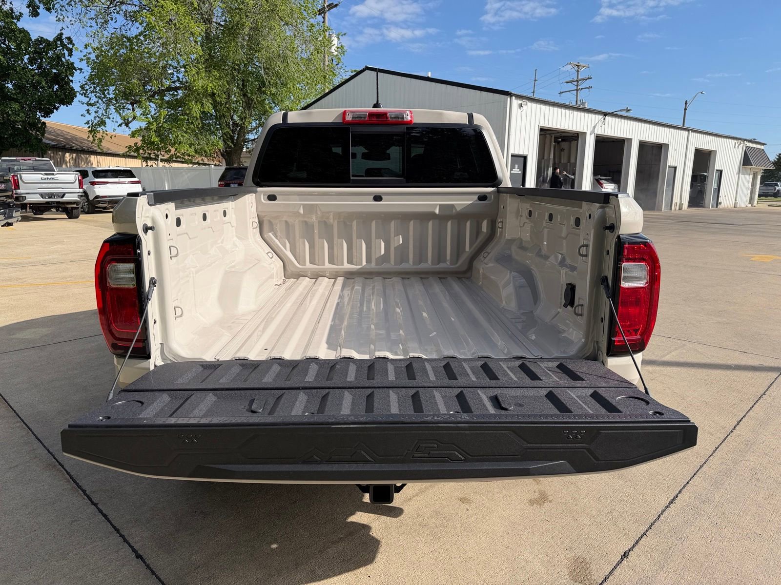 New 2026 GMC Canyon AT4 w/ Technology Plus Package AWD/4WD image 39