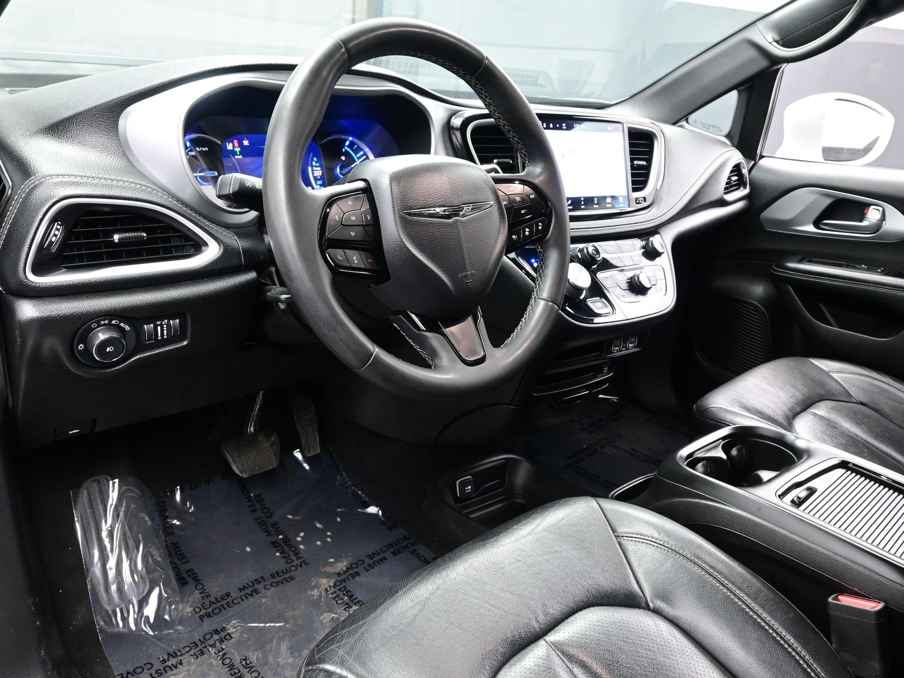 Used 2022 Chrysler Pacifica Touring-L w/ Uconnect Theater Family Group image 12